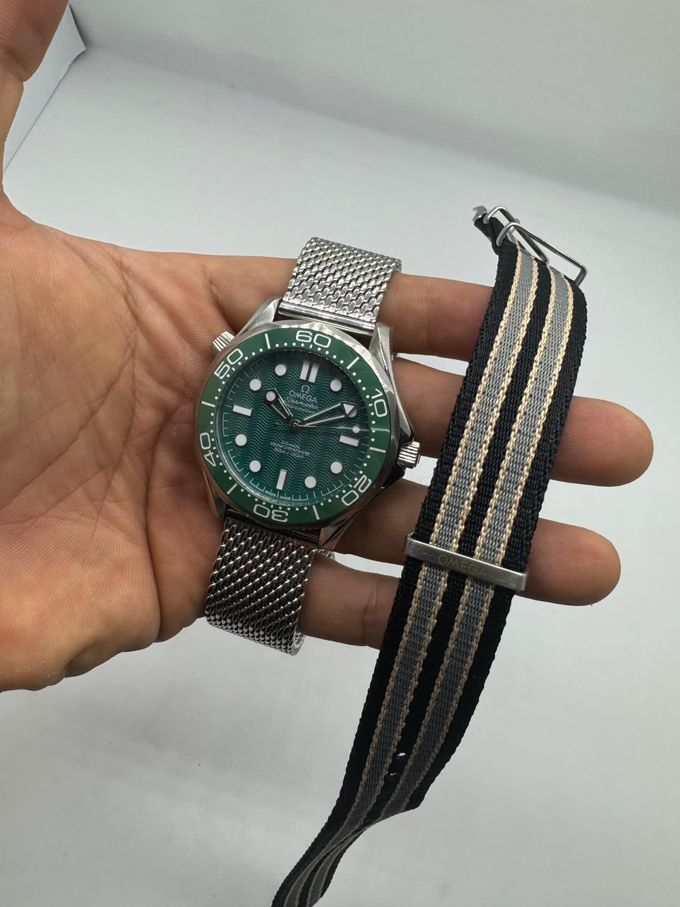 Omega 007 — Linha Premium AAA+ — Aço / Verde